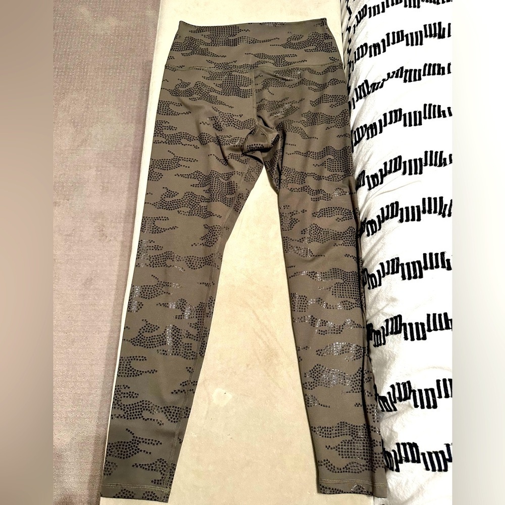 Glyder Army green and plant print